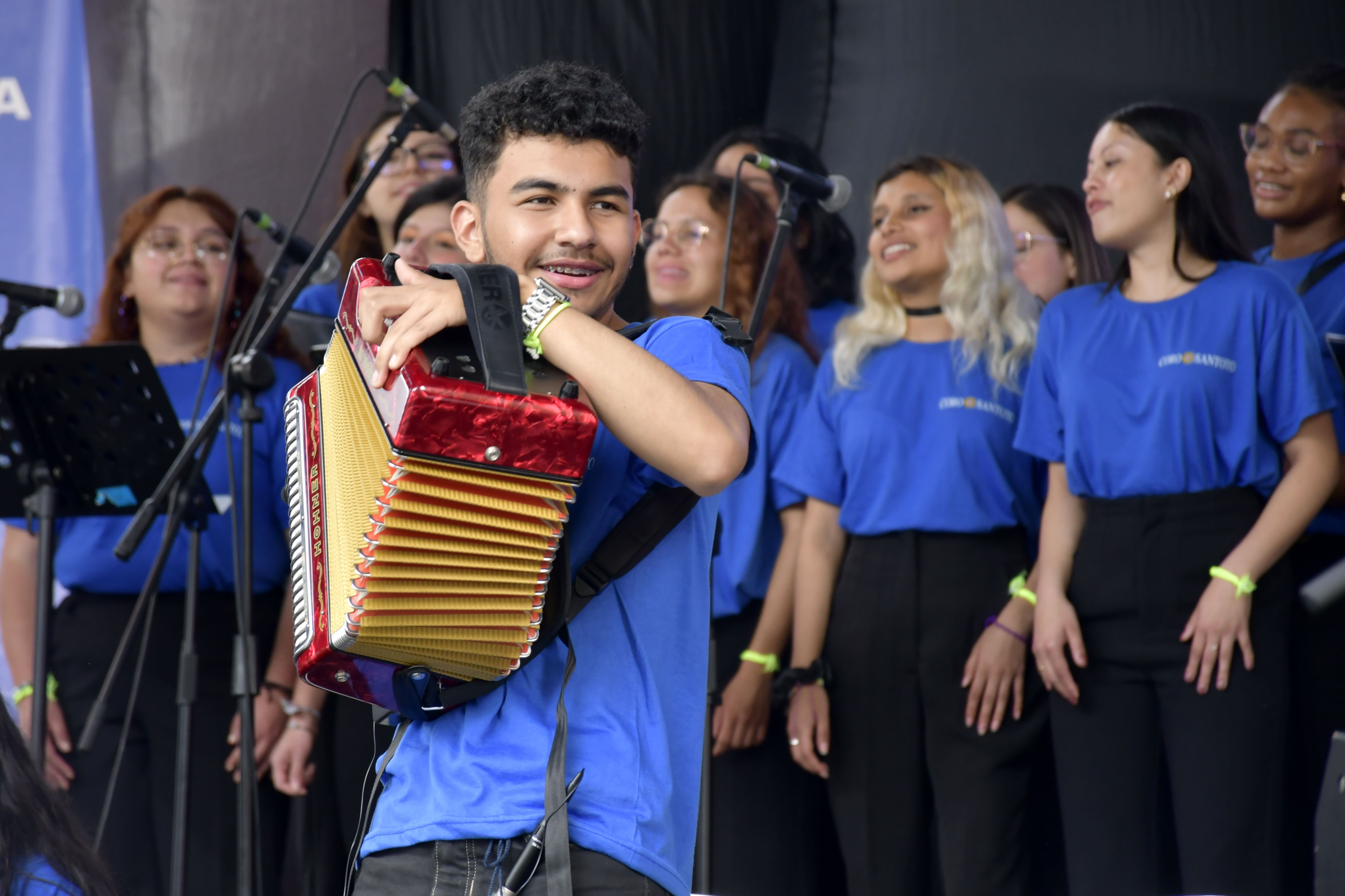 Coro y Grupo Musical U. Santo Tomás (22)-min